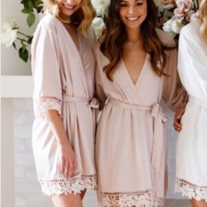 Le Rose‎ LAUREN LACE SATIN ROBE in soft pink